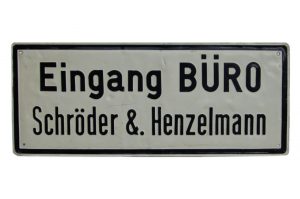 Historisches Büroschild Schröder & Henzelmann